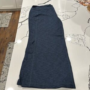 Duluth Trading Women's NoGA Relaxed Leg Pants. Size XL. Heather blue color.